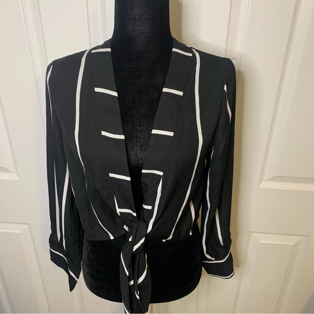 PrettyLittleThing Monochrome Blouse - Picture 2 of 5